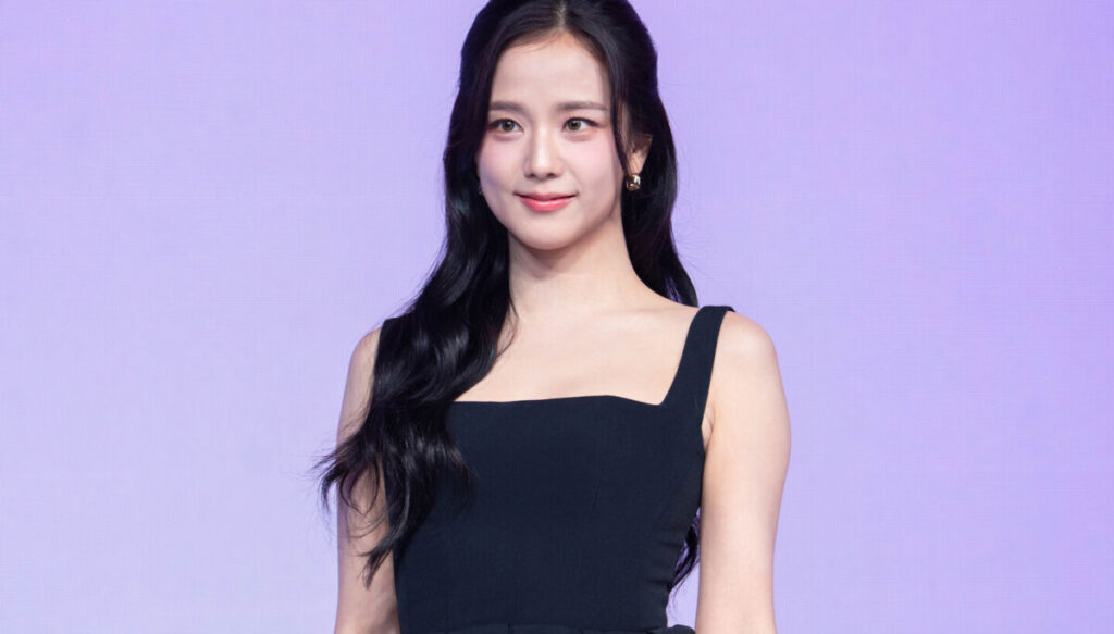 Blackpink’s Jisoo apologizes to fans over lack of events for group’s 10th anniversary