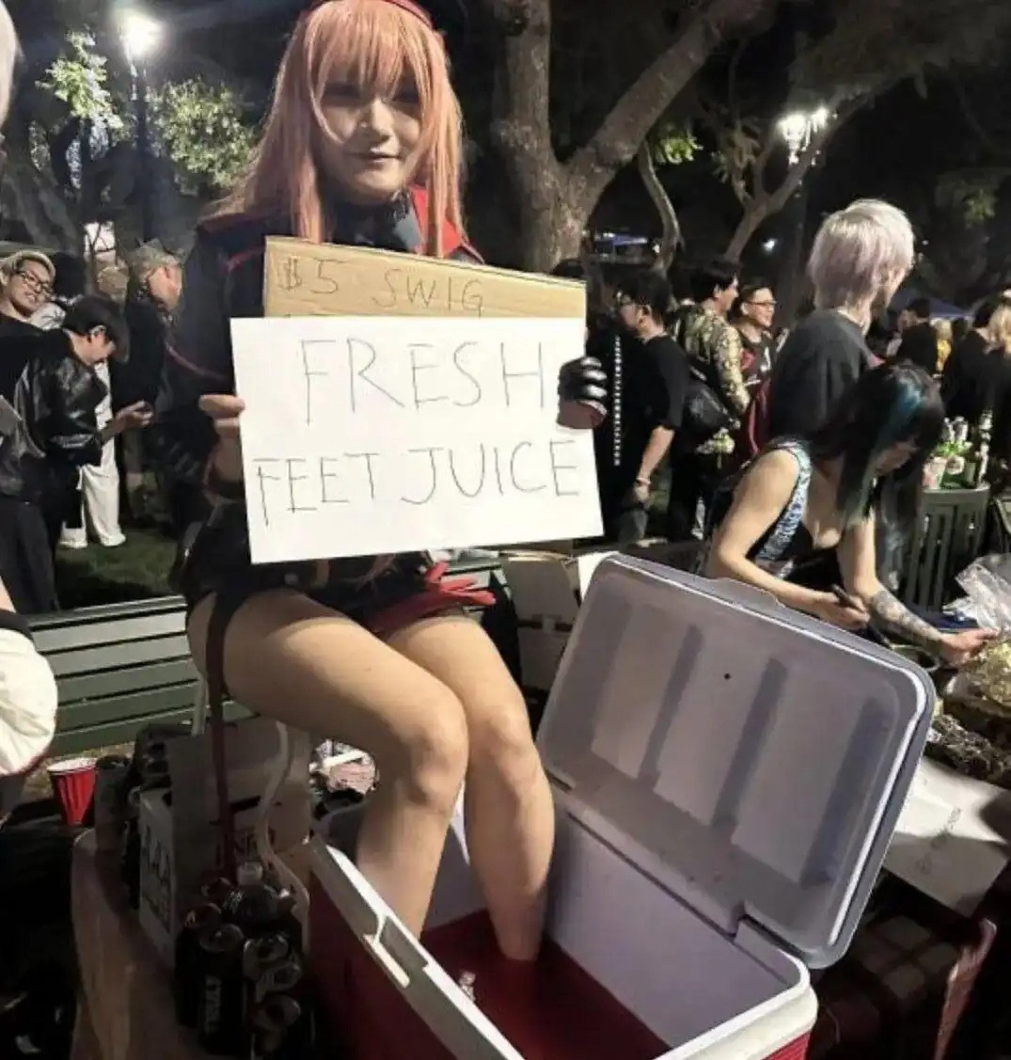 Several cosplayers found themselves evicted from the event after stirring up controversy with their unusual method of selling “feet juice,” stirring curiosity and bewilderment among onlookers. Photo: Handout