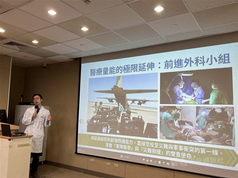 Yang Chih-jen, an emergency physician at Tri-Service General Hospital, introduces the hospital’s Forward Surgical Team concept during a press conference in Taipei on Wednesday. CNA photo Aug. 19, 2026