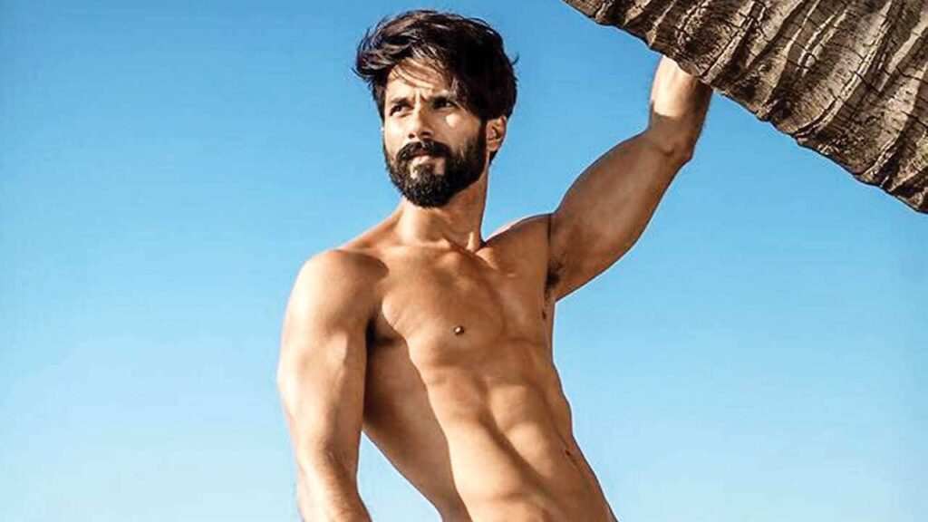 Shahid Kapoor gets back to work after Italy holiday, resumes Farzi 2 shoot in Mumbai Shahid Kapoor gets back to work after Italy holiday, resumes Farzi 2 shoot in Mumbai