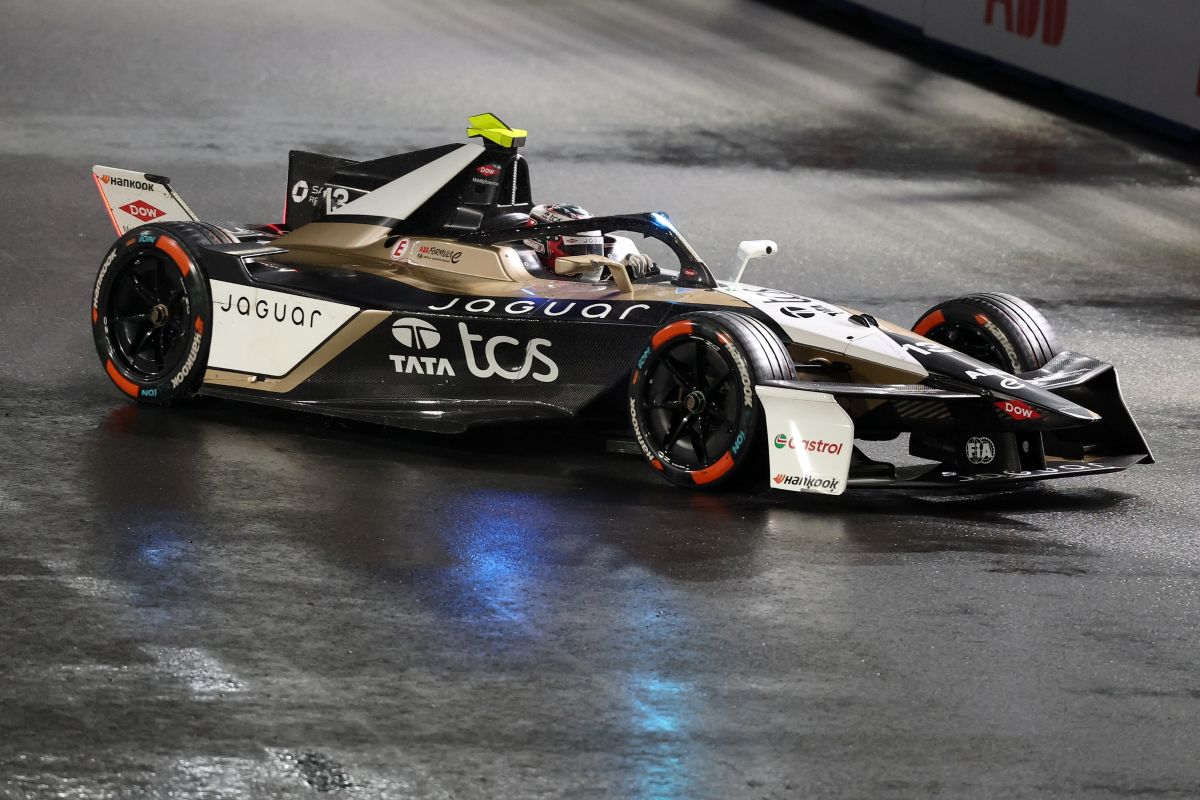 Jaguar breaks two unusual Guinness World Records ahead of the Formula E final in London