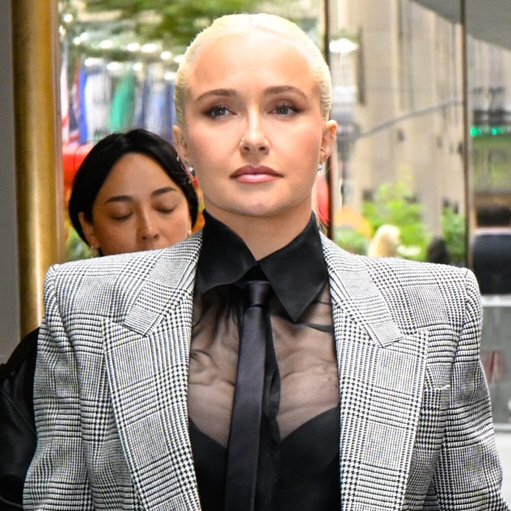Hayden Panettiere’s Costar Justin Chatwin Says She Was “Struggling” While Filming Final Movie Hayden Panettiere’s Costar Justin Chatwin Says She Was “Struggling” While Filming Final Movie