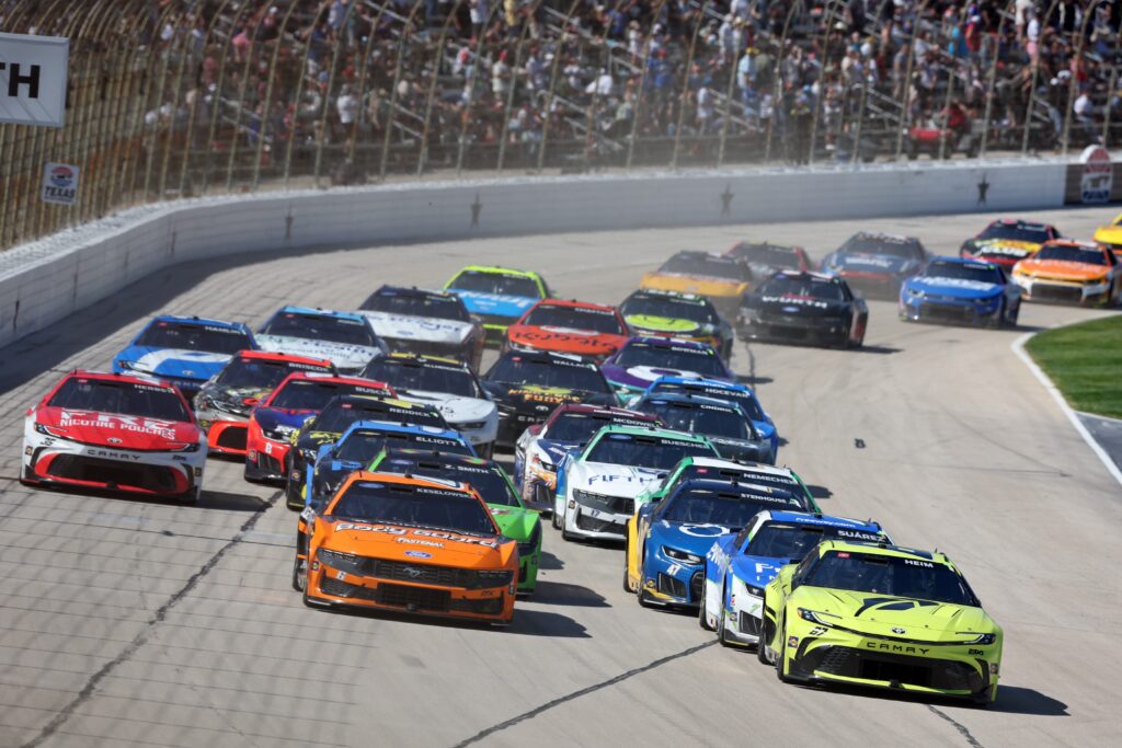 Where to watch 2026 NASCAR Cup Series Iowa Corn 350 this weekend