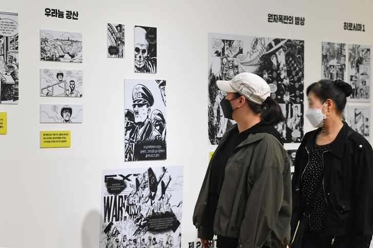 Visitors look at an exhibit at the Korea Manhwa Museum in Bucheon, Gyeonggi Province, on Sept. 30, 2022. Korea Times file