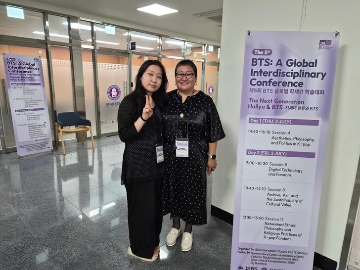 Mongolian student Anujin Mungunkhu, left, and Tsengel Davaasambuu, a professor at the Mongolian State University of Arts and Culture, pose at Jeonbuk National University Convention Center during The 5th BTS: A Global Interdisciplinary Conference, Sunday. Korea Times photo by Yang Seung-joon
