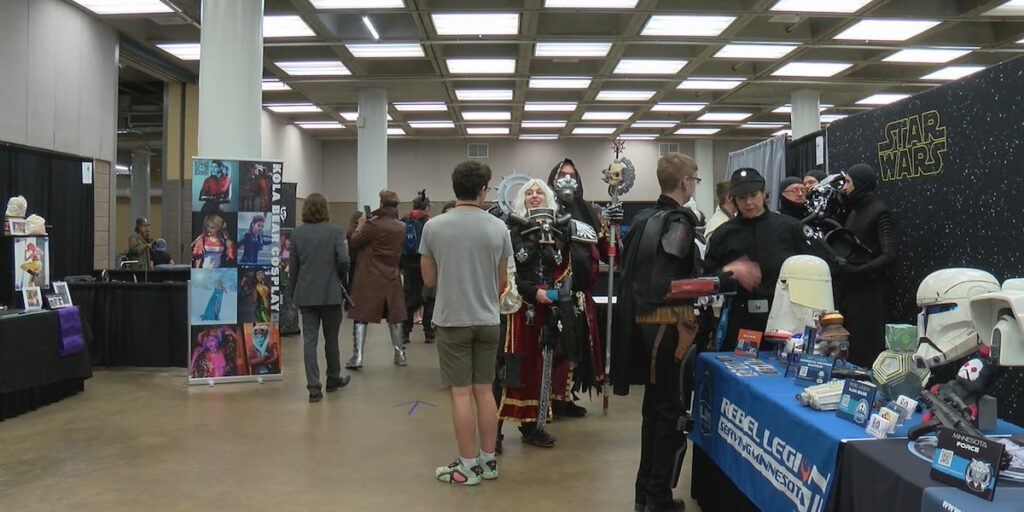 Excalibur Con draws thousands to Duluth
