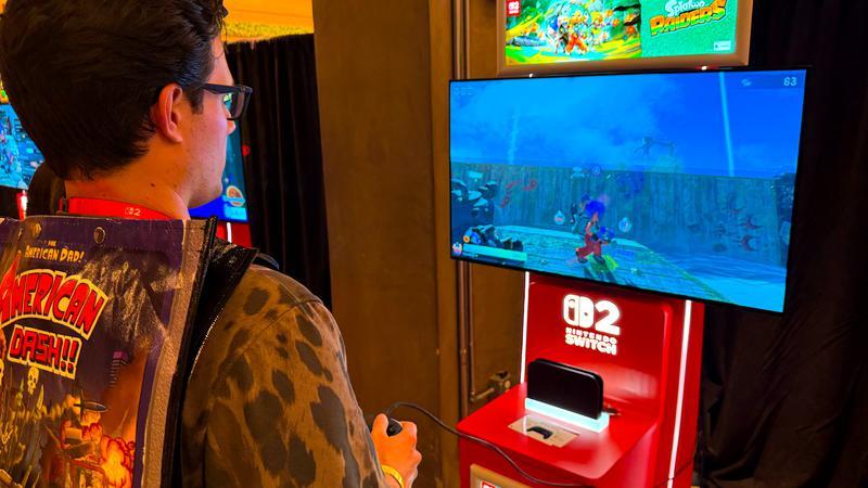 Playing Splatoons Raiders on the Nintendo Switch at SDCC 2026.
