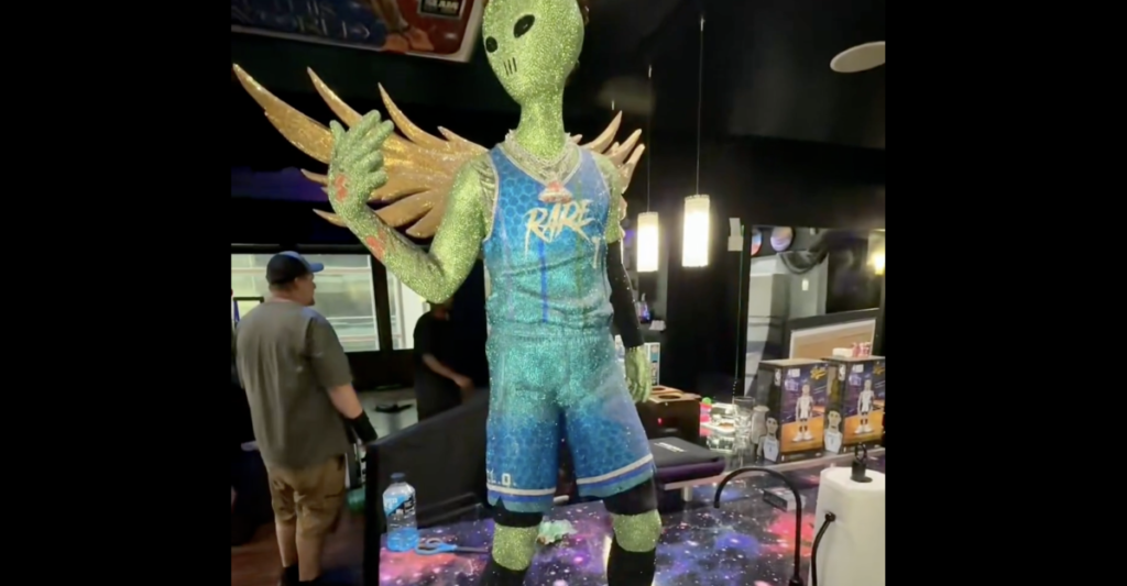 LaMelo Ball’s penthouse looks like Dave & Buster’s had a baby with Hot Topic inside Roblox
