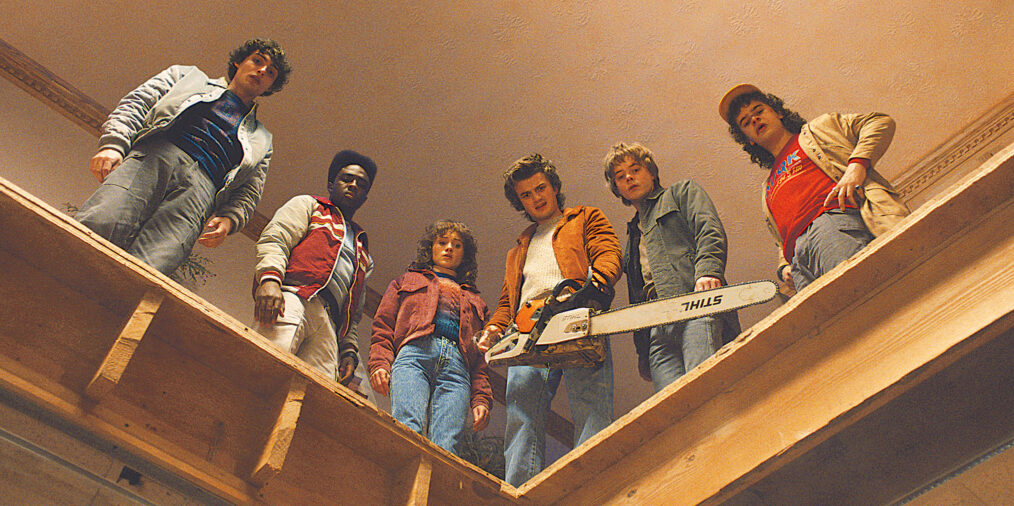 STRANGER THINGS. (L to R) Finn Wolfhard as Mike Wheeler, Caleb McLaughlin as Lucas Sinclair, Natalia Dyer as Nancy Wheeler, Joe Keery as Steve Harrington, Charlie Heaton as Jonathan Byers, and Gaten Matarazzo as Dustin Henderson in STRANGER THINGS.