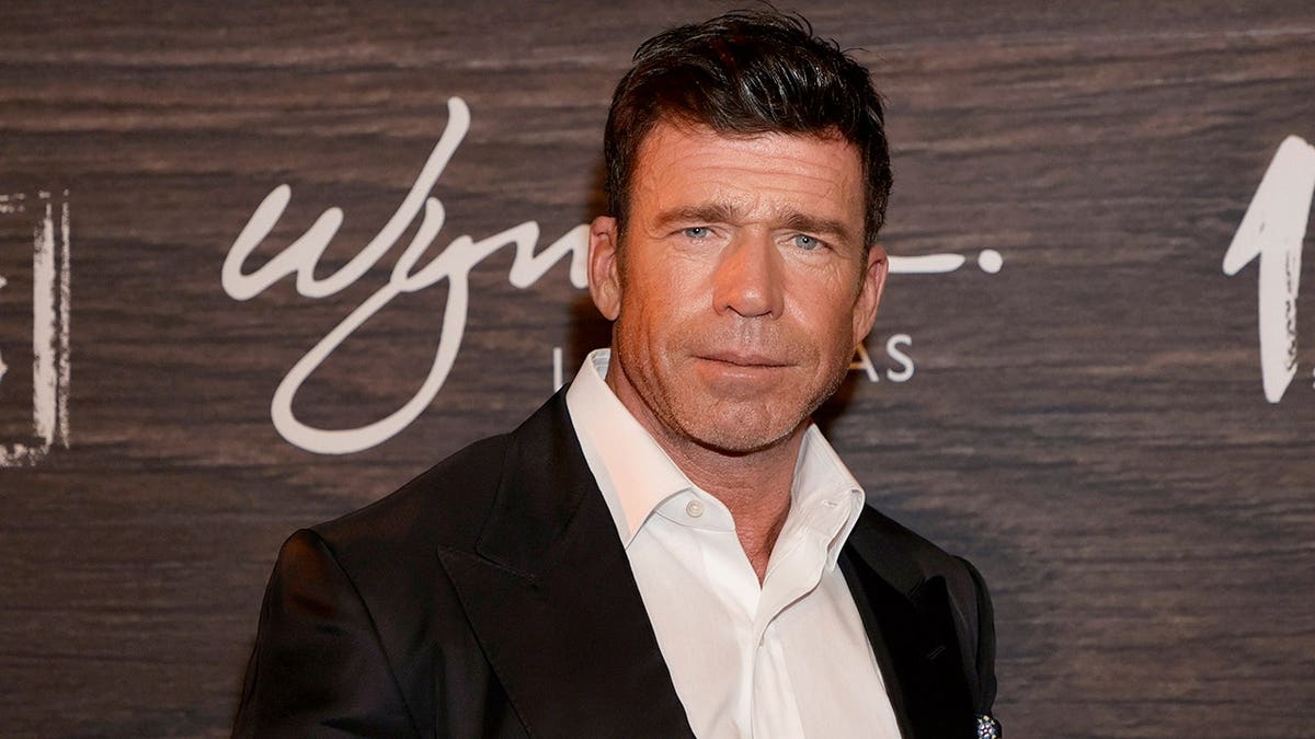 Michael Kelly poured praise on Taylor Sheridan.