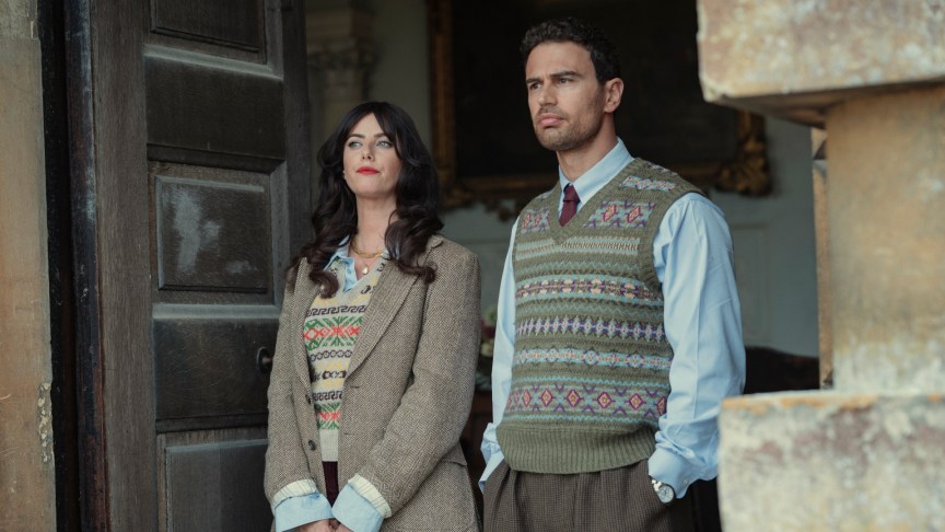 Kaia Scodelario and Theo James in The Gentlemen season 2