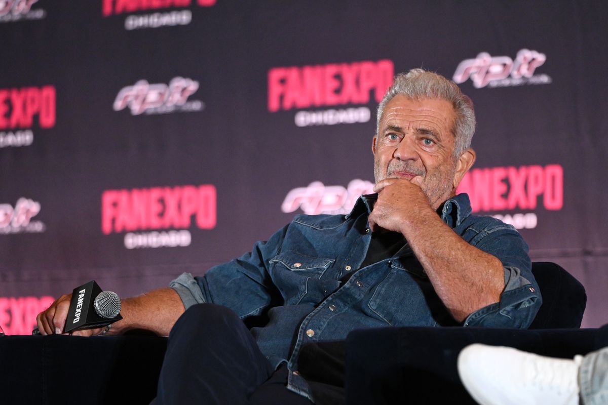 Mel Gibson speaks on stage during FanExpo Chicago 2026