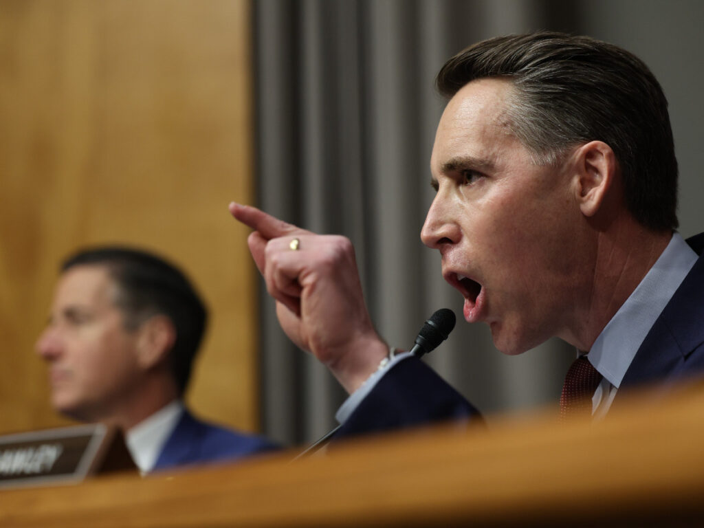 Hawley, Durbin launch investigation into child sexual abuse on Roblox | Newstalk KZRG – KZRG Hawley, Durbin launch investigation into child sexual abuse on Roblox | Newstalk KZRG – KZRG