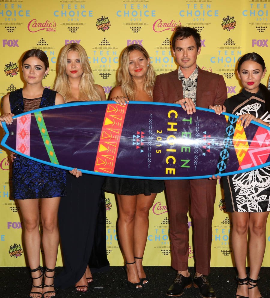 Selena Gomez and Pretty Little Liars top 2016 Teen Choice Awards