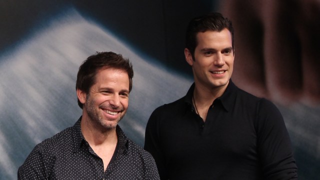 Zack Snyder & Henry Cavill’s Comic-Con Photo Has Fans Remembering DC’s ‘Golden Era’ Zack Snyder & Henry Cavill’s Comic-Con Photo Has Fans Remembering DC’s ‘Golden Era’