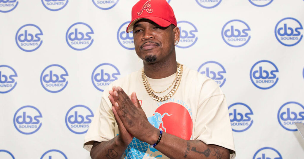 Ne-Yo Wears ‘Let Me Ask My Wives’ Shirt as Nod to Polyamory, Jokes ‘They Said No’