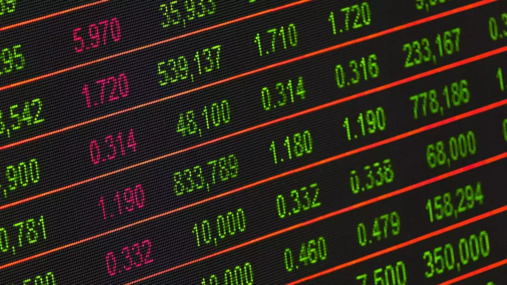 Roblox stock trades in a steady range as user base tops 132 million
