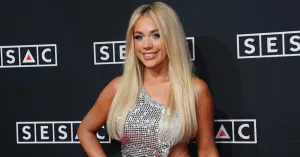 Megan Moroney Falls Ill, Stops Concert
