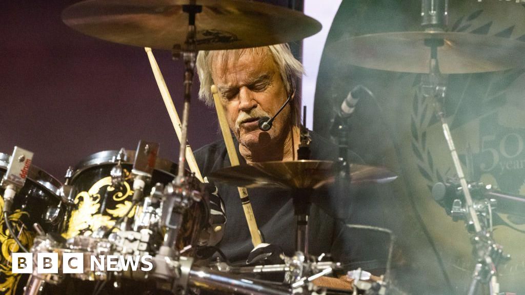 ZZ Top drummer Frank Beard dies aged 77 ZZ Top drummer Frank Beard dies aged 77