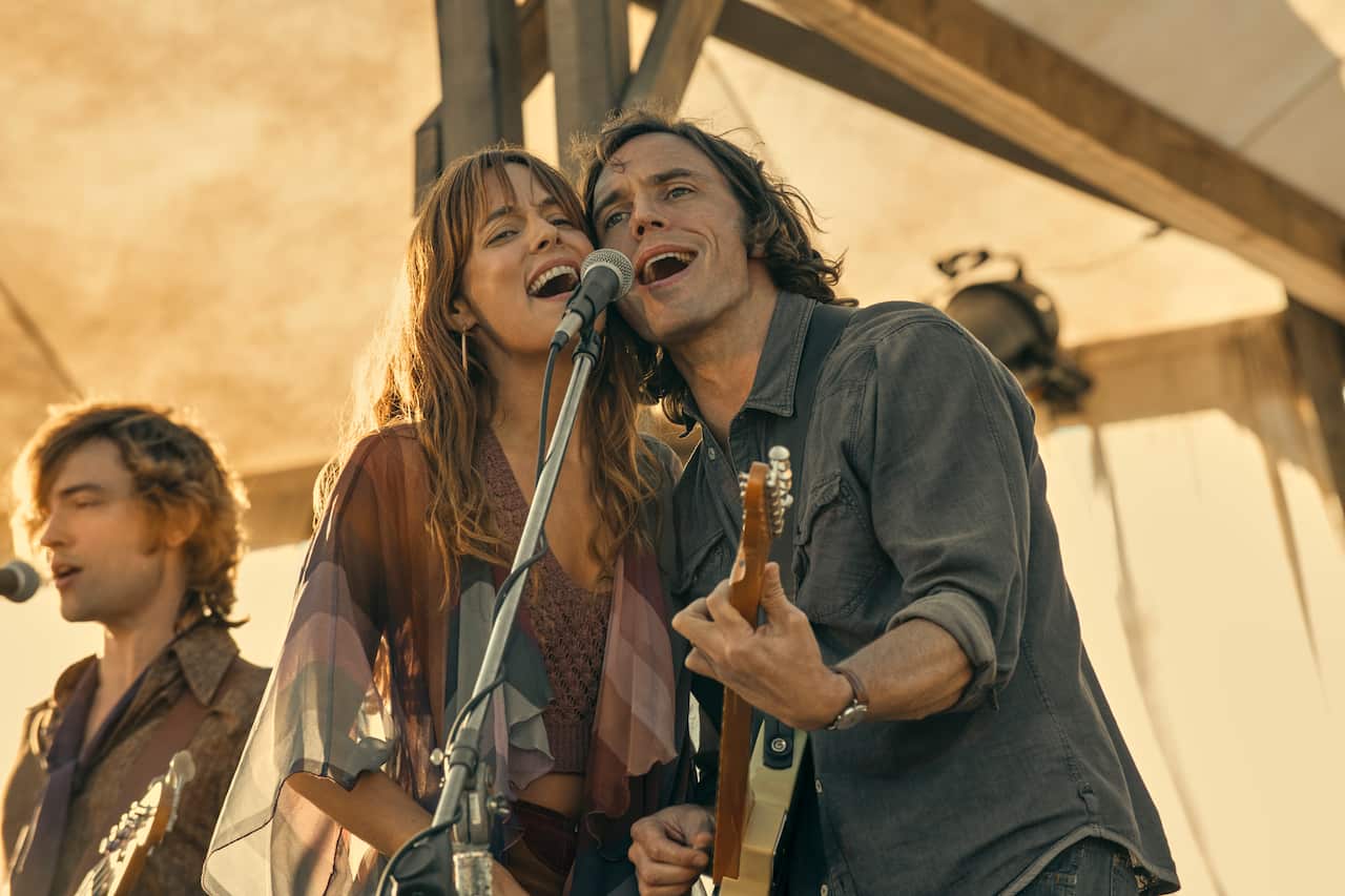 Riley Keough as Daisy Jones and Sam Claflin as Billy Dunne in 'Daisy Jones and the Six'.
