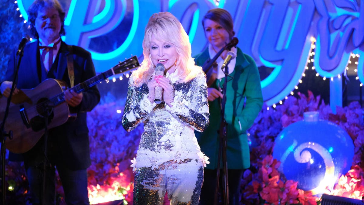 Dolly Parton in a Christmas at Dollywood scene.