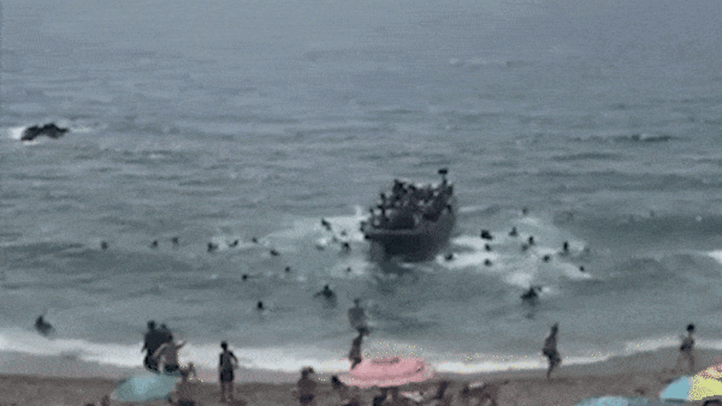 Migrants land boat on popular beach