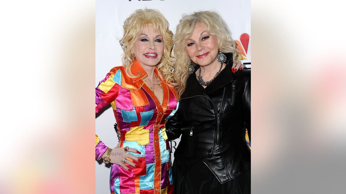 Stella Parton and Dolly Parton side by side