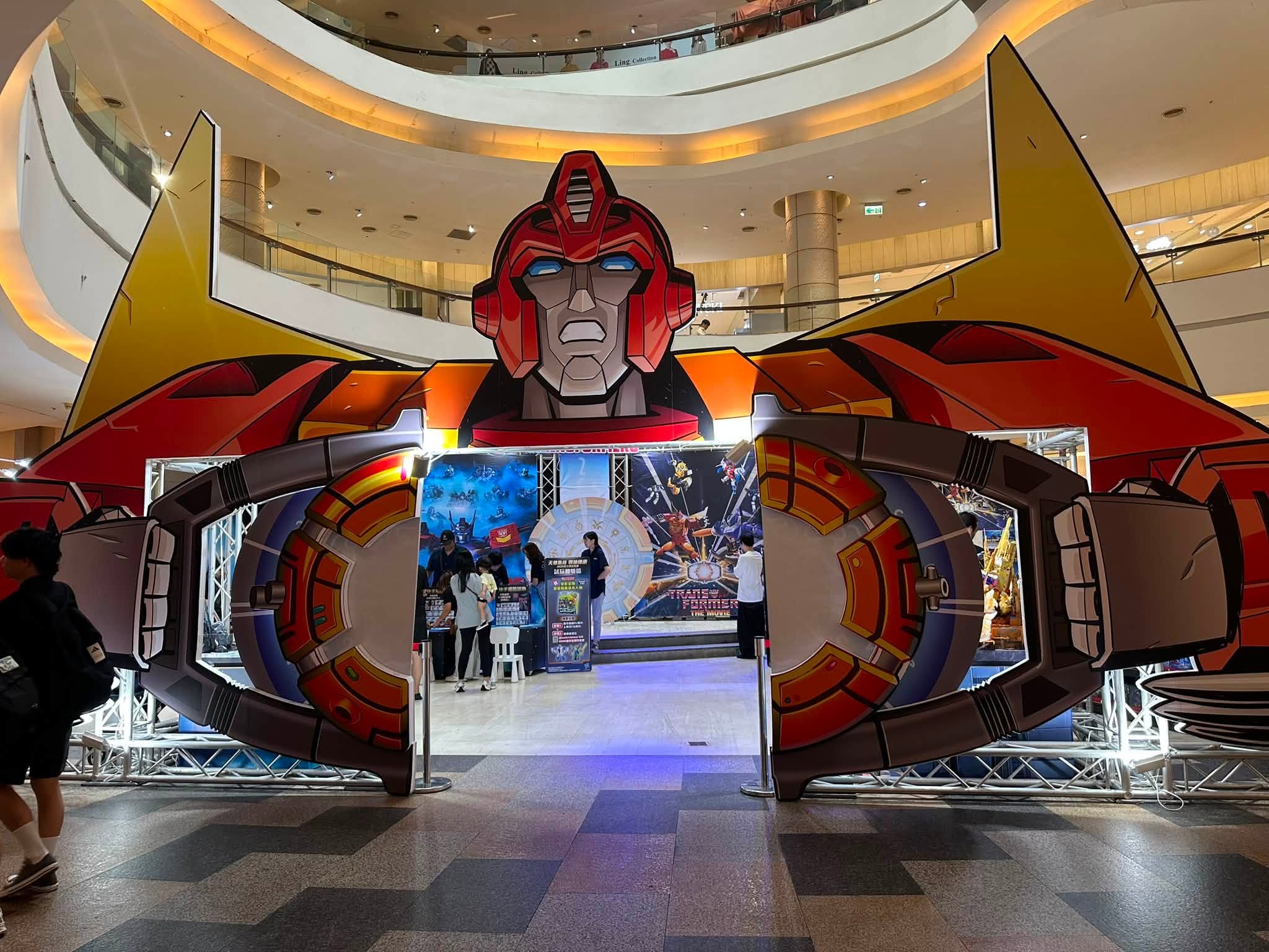 Hasbro Asia Pop-Up Toy Fair Event - SDCC Exclusives, Jetfire, Diorama, AOTP, Studio Series, More