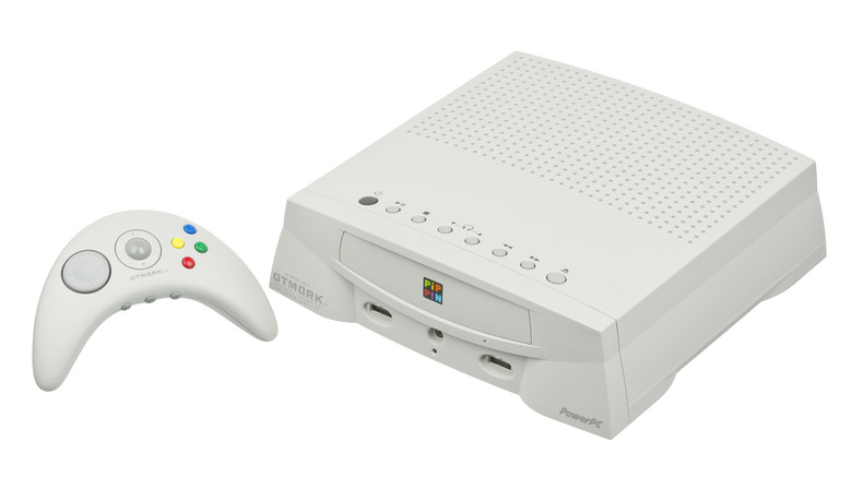 The Apple Pippin and its crescent-shaped controller on a white background