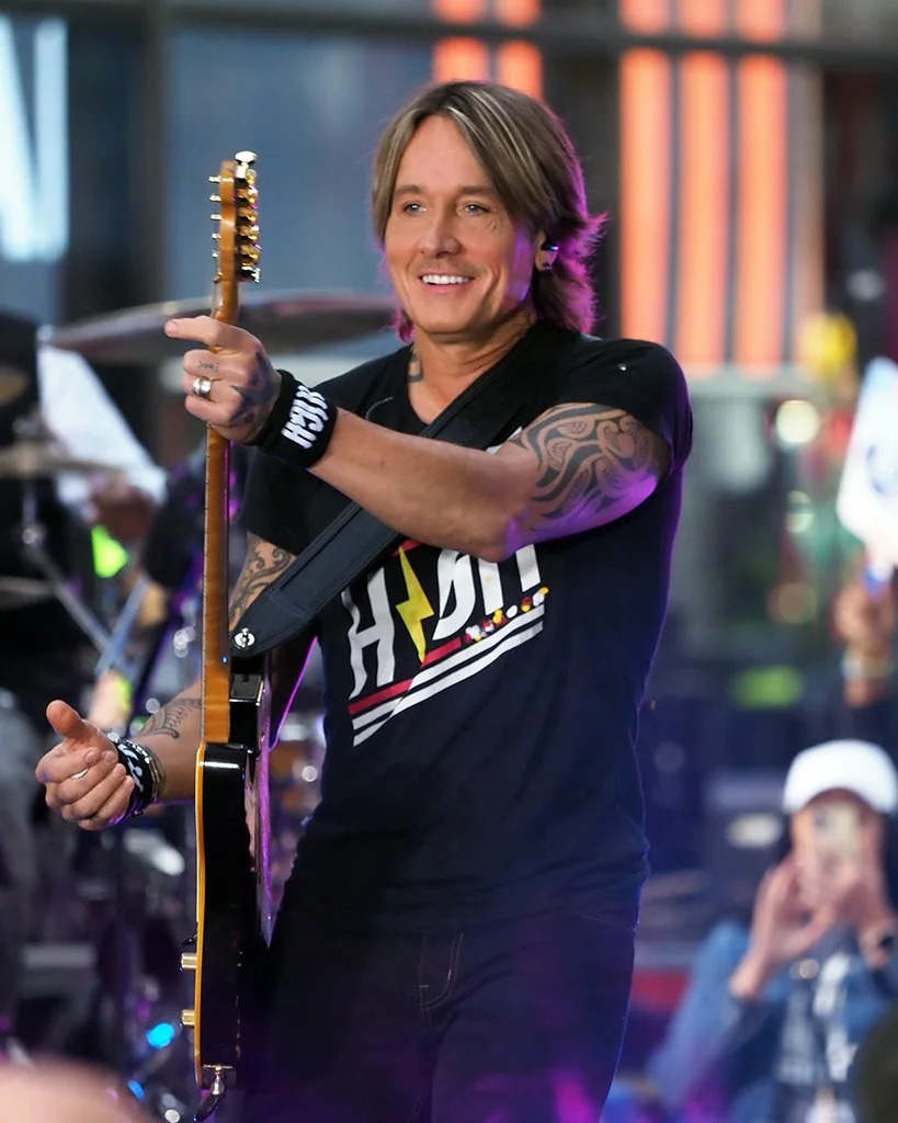 May 22, 2025: Keith Urban Begins His Tour