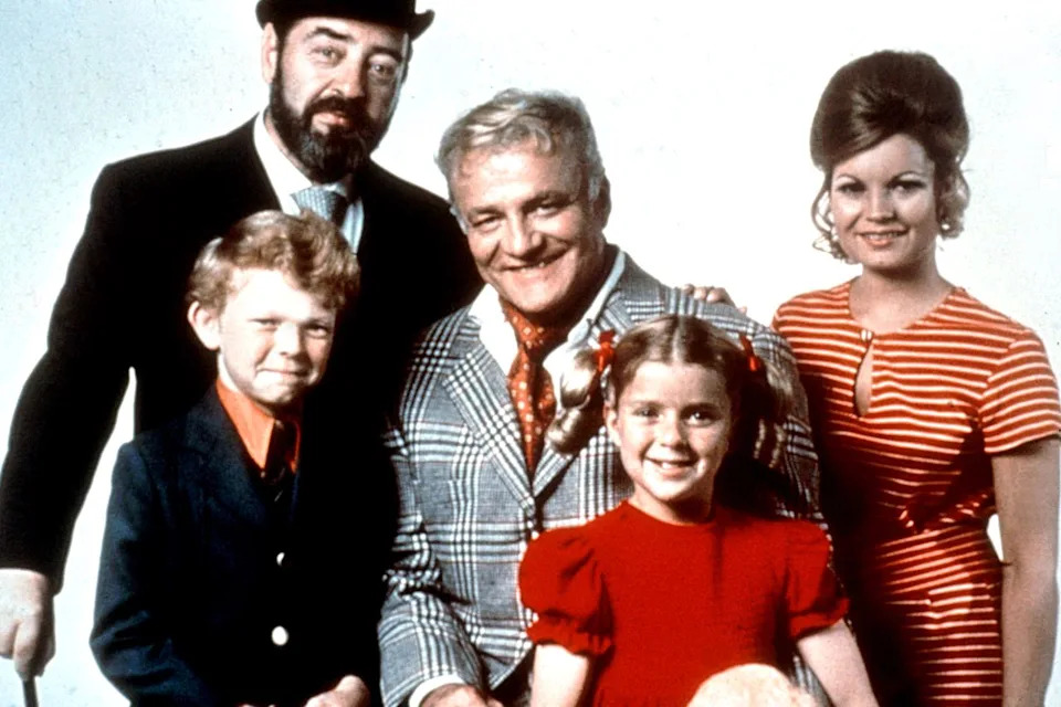Johnny Whitaker, Sebastian Cabot, Brian Keith, Anissa Jones, and Kathy Garver on 'Family Affair'Credit: Courtesy Everett Collection