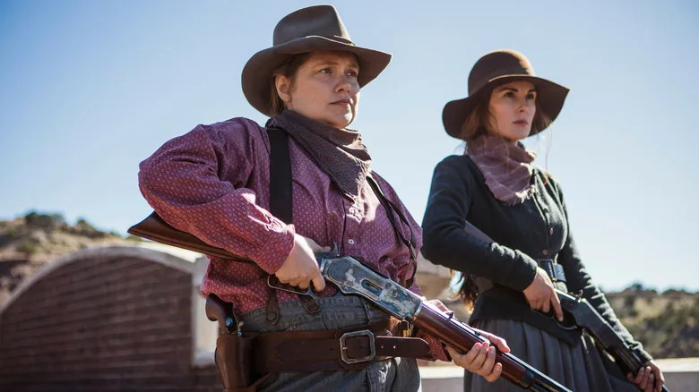 Mary Agnes and Alice holding guns in Godless