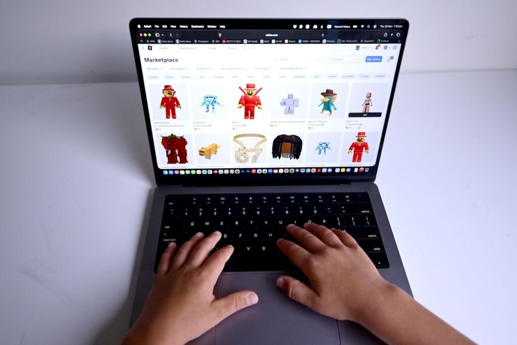 Predator exploited 14-year-old girl through Roblox, Discord on school