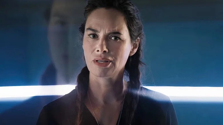 Aster Calyx talking to someone on Beacon 23