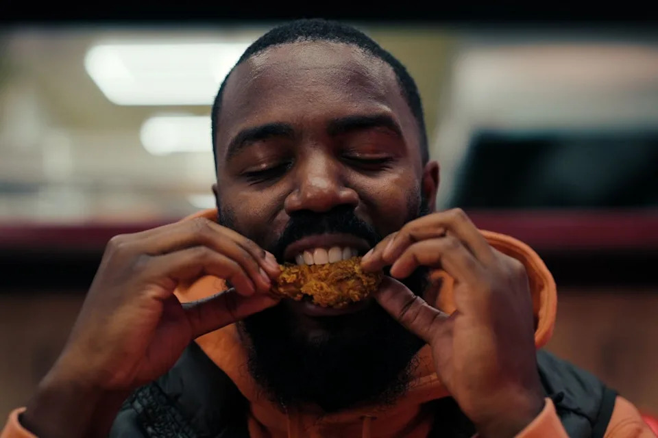 Mo Gilligan stars in 'Big Chicken: A Fast Food Conspiracy' (Netflix)