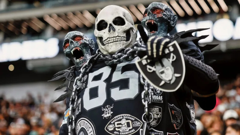 NFL’s 10 Worst Fan Bases Revealed NFL’s 10 Worst Fan Bases Revealed