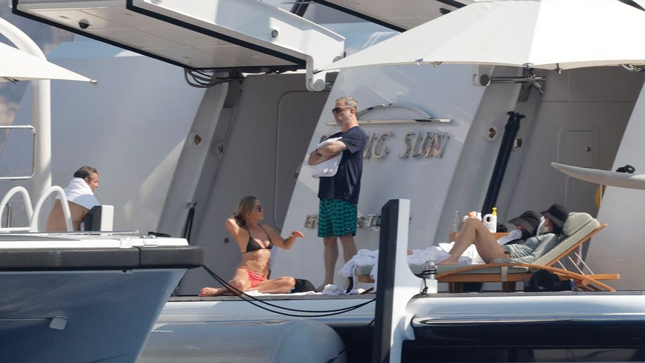 Judd Apatow, Jim Curtis, Courteney Cox and Jennifer Aniston on a yacht in Mallorca in July 2026.