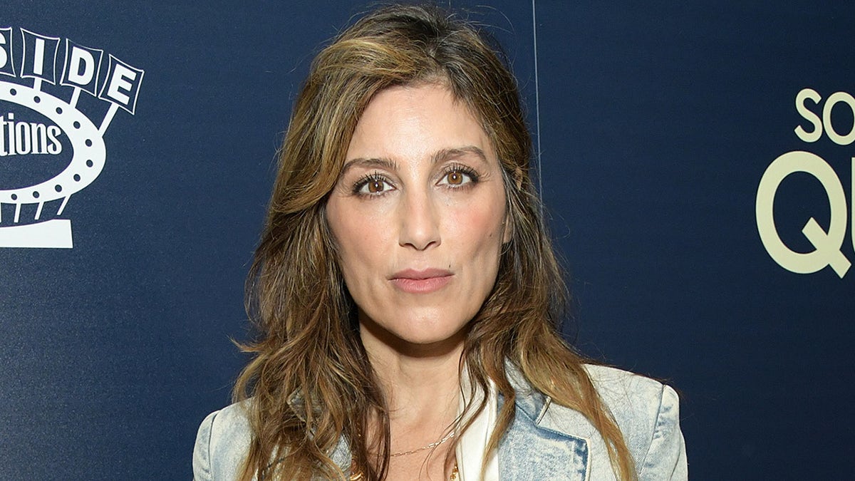Jennifer Esposito red carpet
