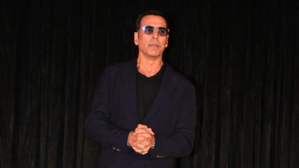 Watch: Akshay Kumar’s hilarious reaction to the pan masala ad jibe goes viral