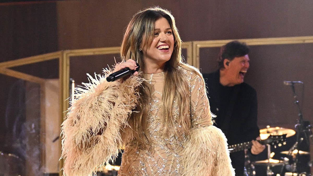 Kelly Clarkson performing in Las Vegas