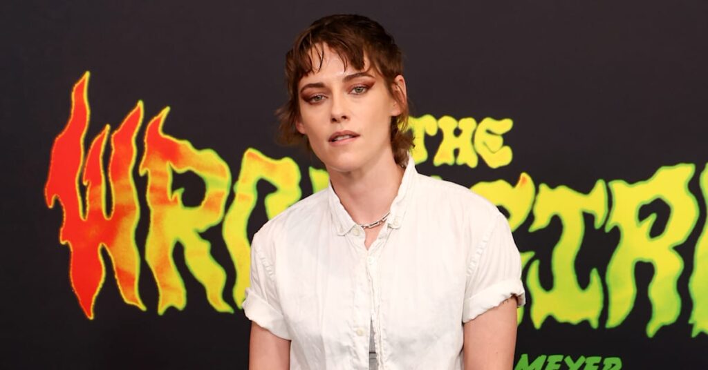 Kristen Stewart Calls Her 17-Year-Old ‘Twilight’ Self a ‘Pretentious Little Loser’ Kristen Stewart Calls Her 17-Year-Old ‘Twilight’ Self a ‘Pretentious Little Loser’