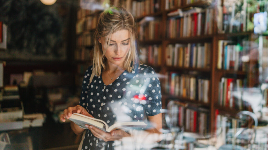 5 Popular Netflix Shows You Didn’t Know Were Based On Books 5 Popular Netflix Shows You Didn’t Know Were Based On Books