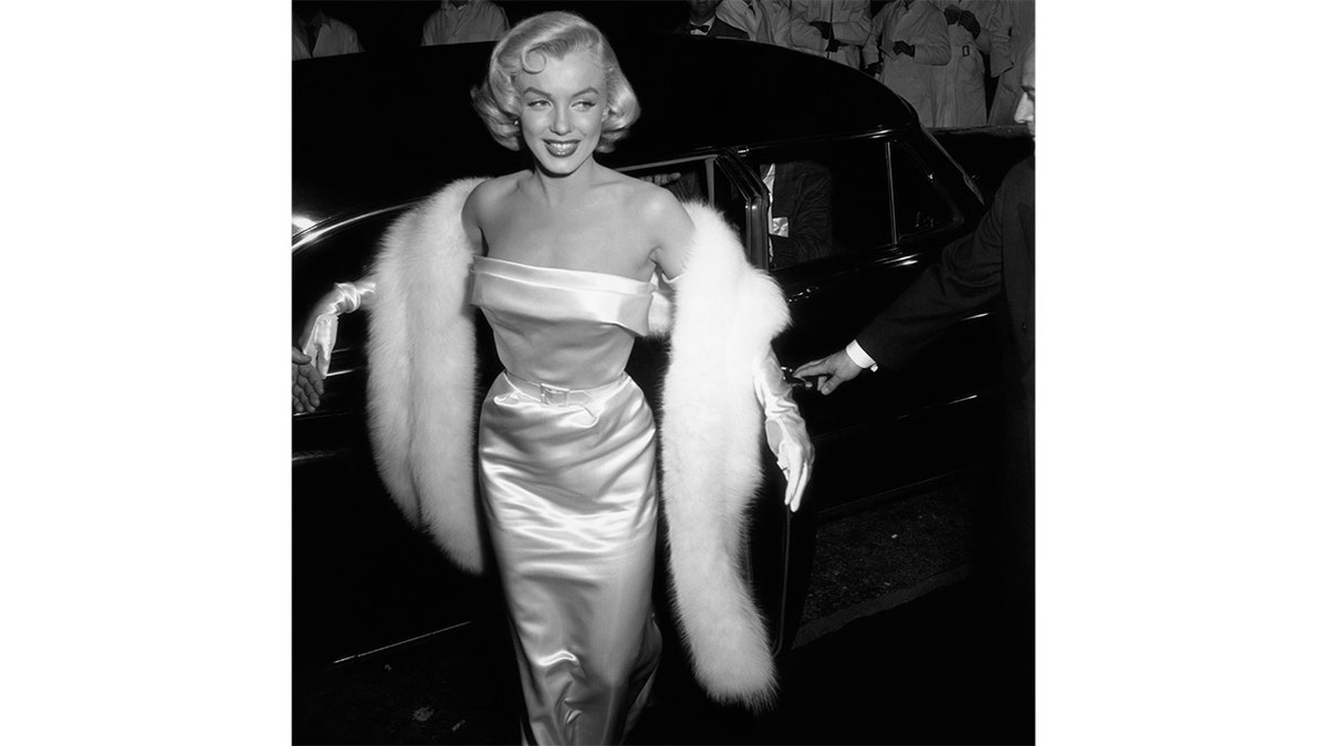 Marilyn Monroe arrives at a premiere