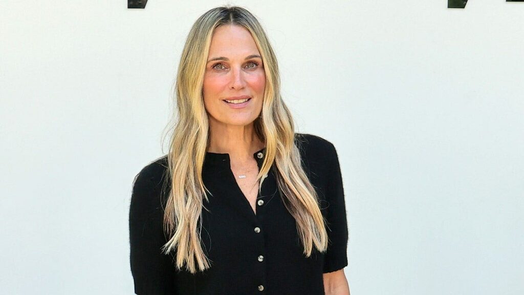 Molly Sims calls out Hollywood for lying about beauty secrets Molly Sims calls out Hollywood for lying about beauty secrets