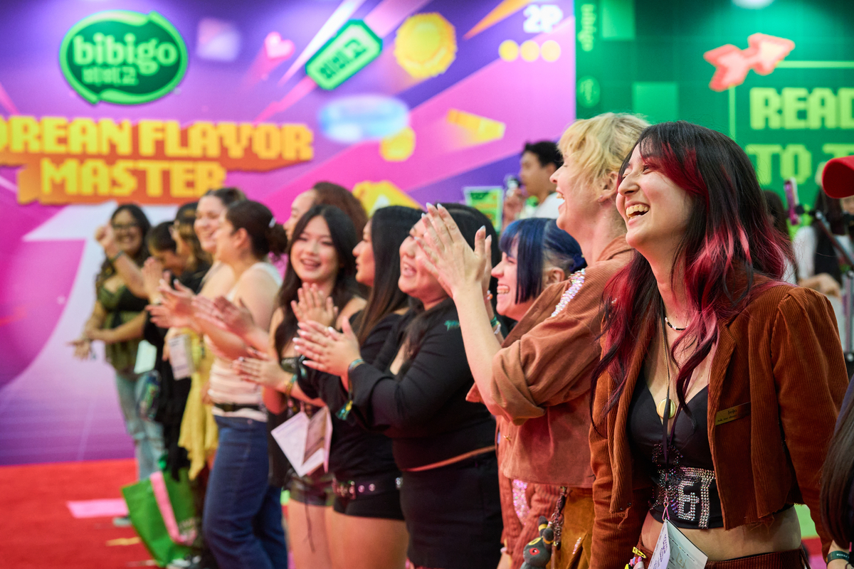 Visitors pose in front of CJ CheilJedang's "K-Flavor" booth at "KCON LA 2026," held in Los Angeles from Aug. 14 to 16 (local time). Photo courtesy of CJ CheilJedang

Crowds cheer at the M Countdown stage of "KCON LA 2026," held at Crypto.com Arena in Los Angeles from Aug. 14 to 16 (local time). Photo courtesy of CJ ENM

American K-pop fans who visited "KCON LA 2026," held in Los Angeles from Aug. 14 to 16 (local time), pack the convention center including CJ Foodville's Tous les Jours booth. Photo courtesy of CJ ENM

Audience members taking part in the dance stage give a performance at "KCON LA 2026," held in Los Angeles from Aug. 14 to 16 (local time). Photo courtesy of CJ ENM

Many visitors attend "Olive Young Festa LA 2026," held in the U.S. for the first time in conjunction with "KCON LA 2026." Photo courtesy of CJ ENM - Seoul Economic Daily Finance News from South Korea