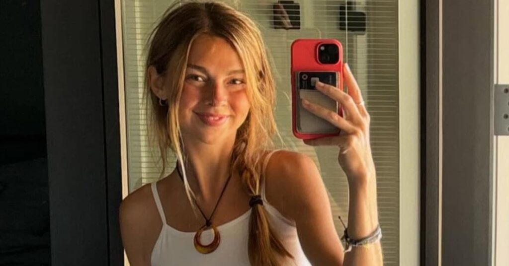 TikToker Sydney Towle, Who Shared Cancer Battle With Her Followers, Dies at 26 TikToker Sydney Towle, Who Shared Cancer Battle With Her Followers, Dies at 26