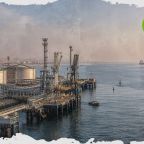 Oil set to end week higher as Iran risks persist