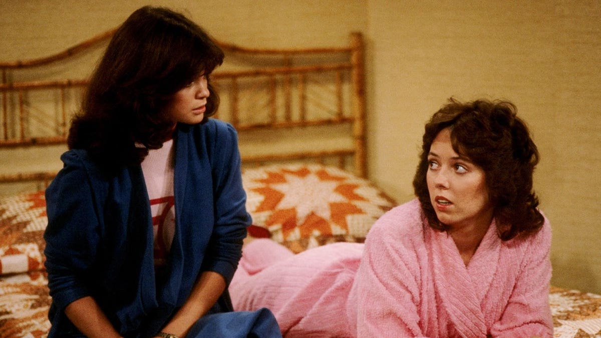 MacKenzie Phillips and Valerie Bertinelli as Julie and Barbara Cooper in a scene from One Day at a Time