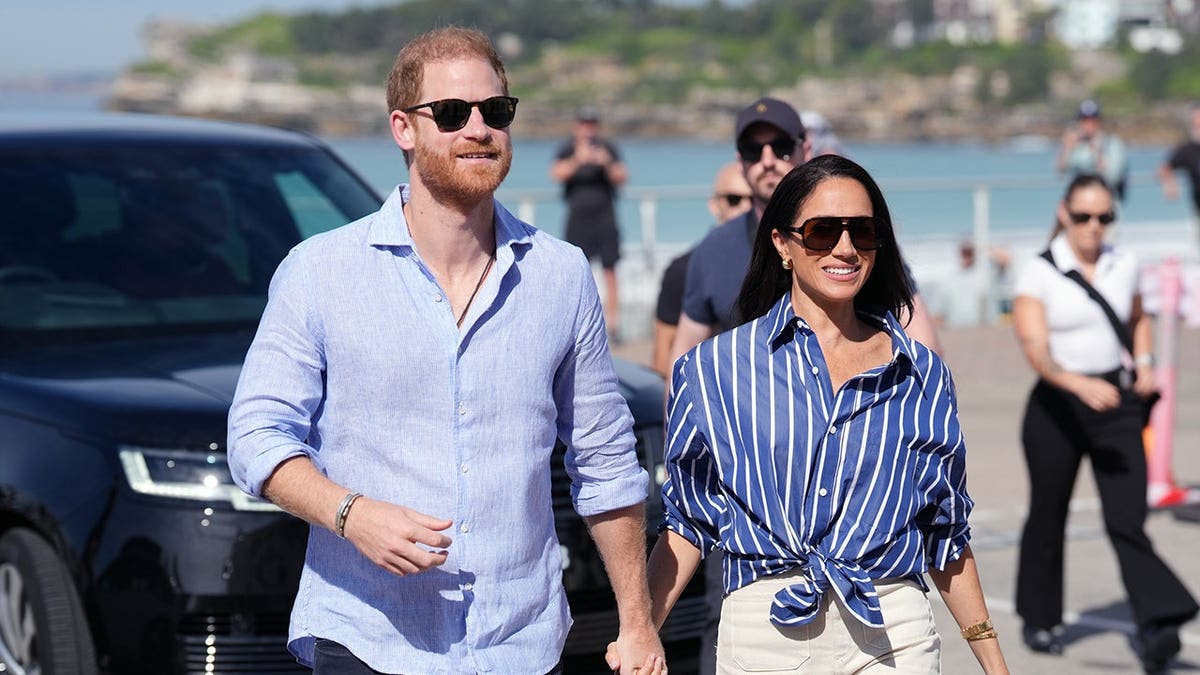 Prince Harry and Meghan arrive at Bondi Beach to meet volunteer first responders.