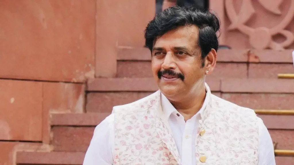 Ravi Kishan reacts as his `money follows my brother` remark goes viral Ravi Kishan reacts as his `money follows my brother` remark goes viral